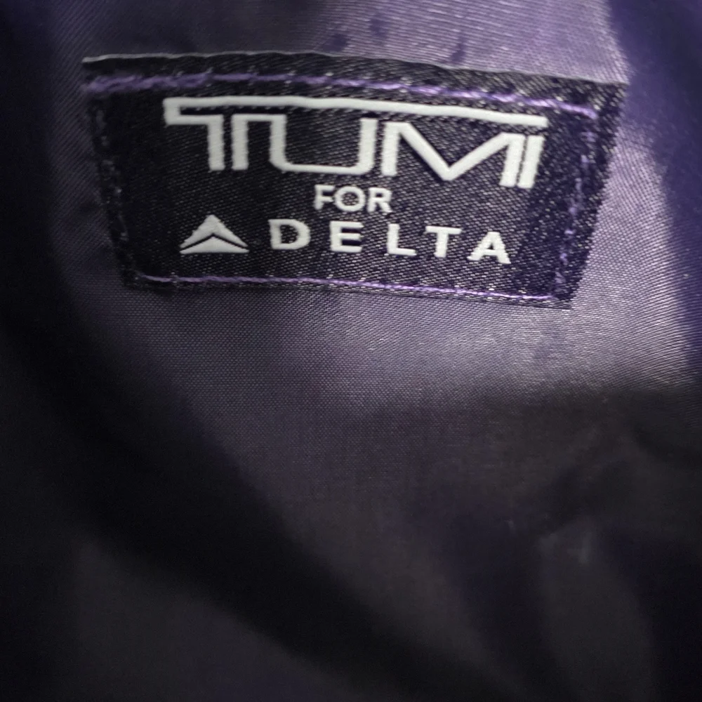 Tumi Small Gray Travel Pouch - Tumi For Delta Cosmetic Toiletrie Zipper Bag